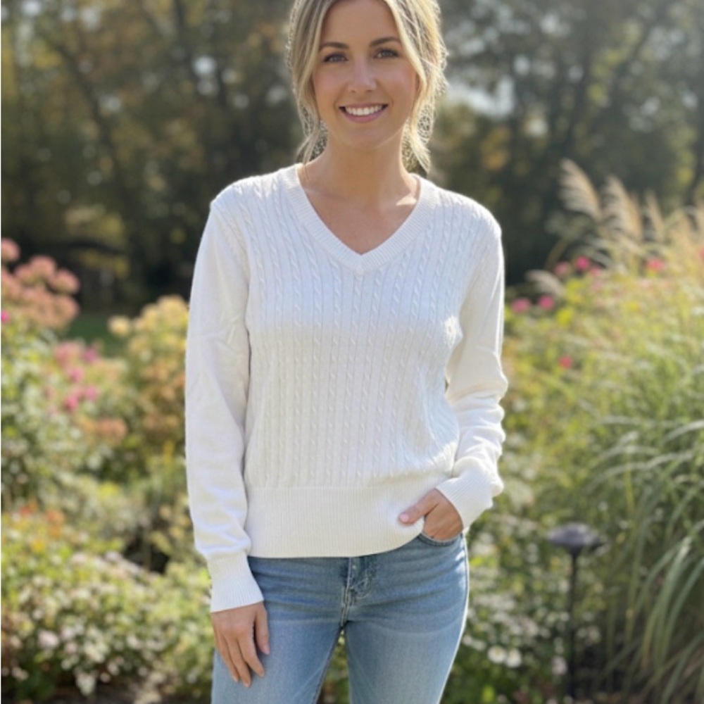 Sport Haley V-Neck Cable Knit Sweater - White Size M
